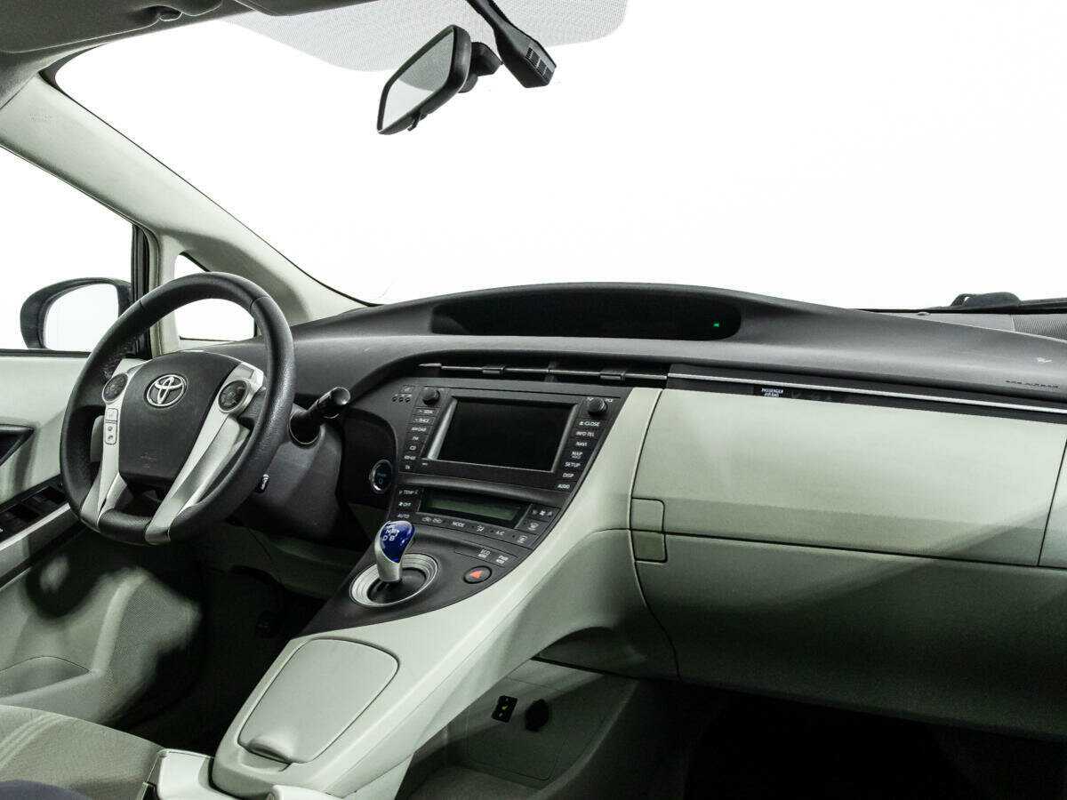 Купить Toyota Prius с пробегом. Фото: #8