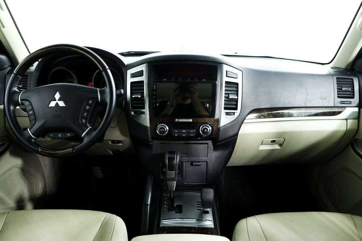 Купить Mitsubishi Pajero с пробегом. Фото: #10