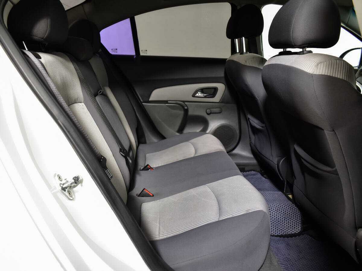 Купить Chevrolet Cruze с пробегом. Фото: #9