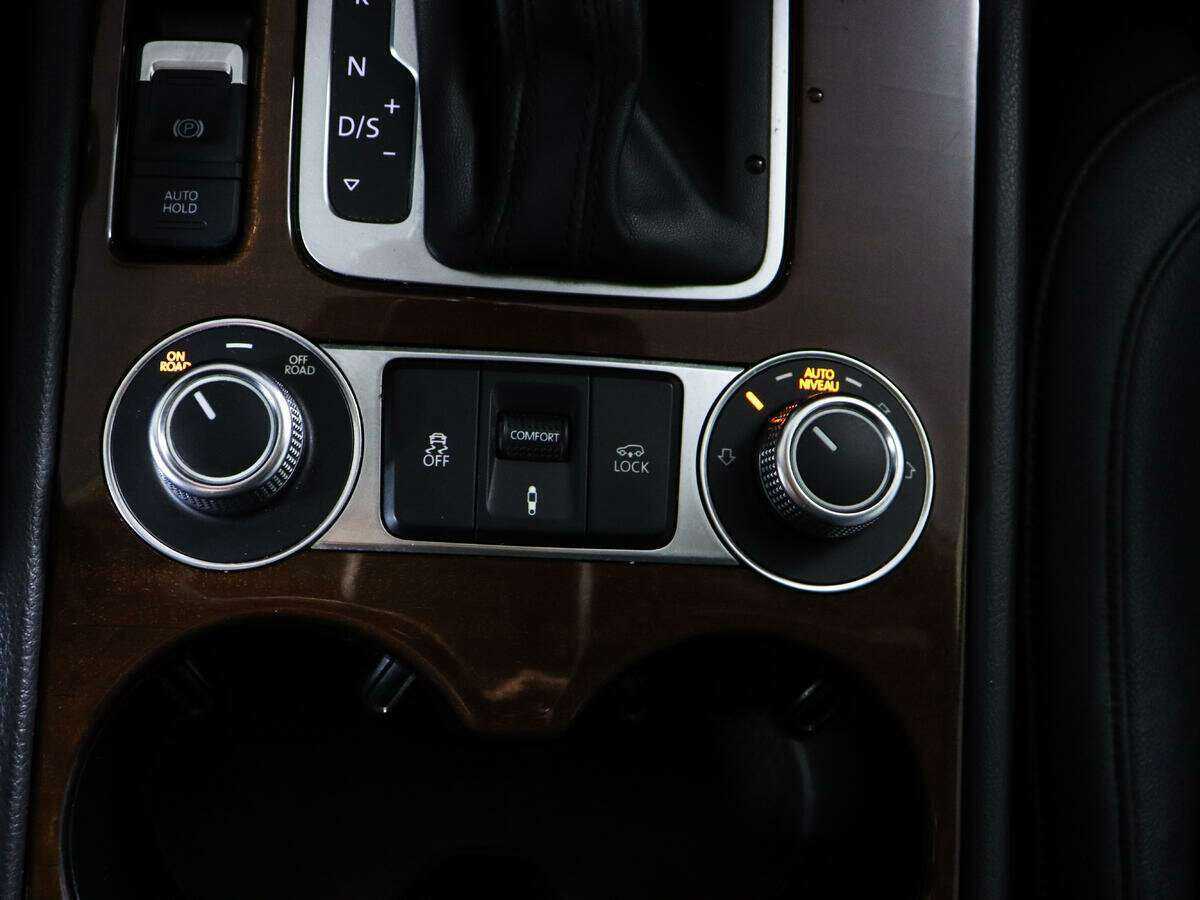 Купить Volkswagen Touareg с пробегом. Фото: #16