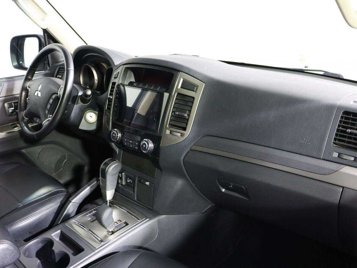 Купить Mitsubishi Pajero с пробегом. Фото: #5