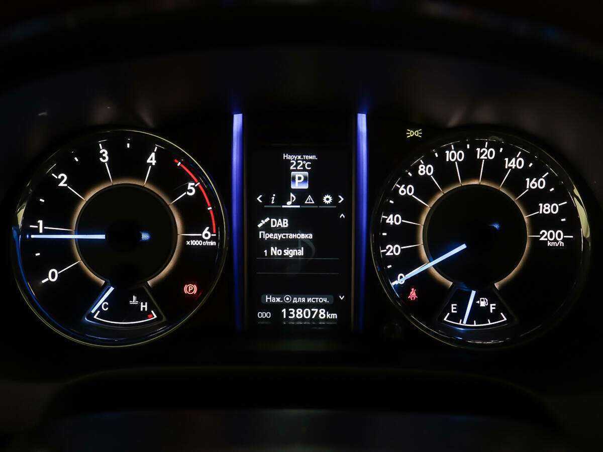Купить Toyota Fortuner с пробегом. Фото: #12