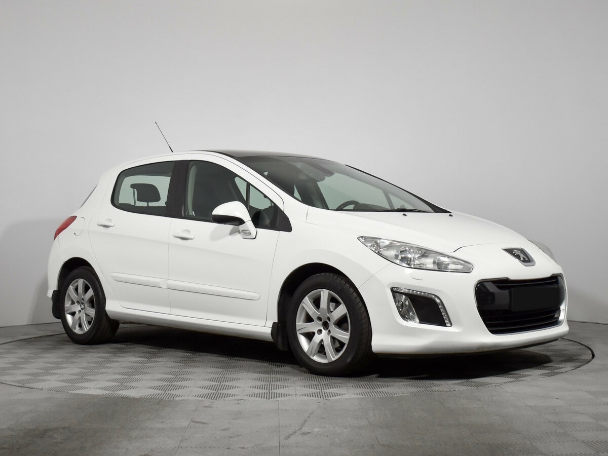 Купить Peugeot 308 с пробегом. Фото: #2