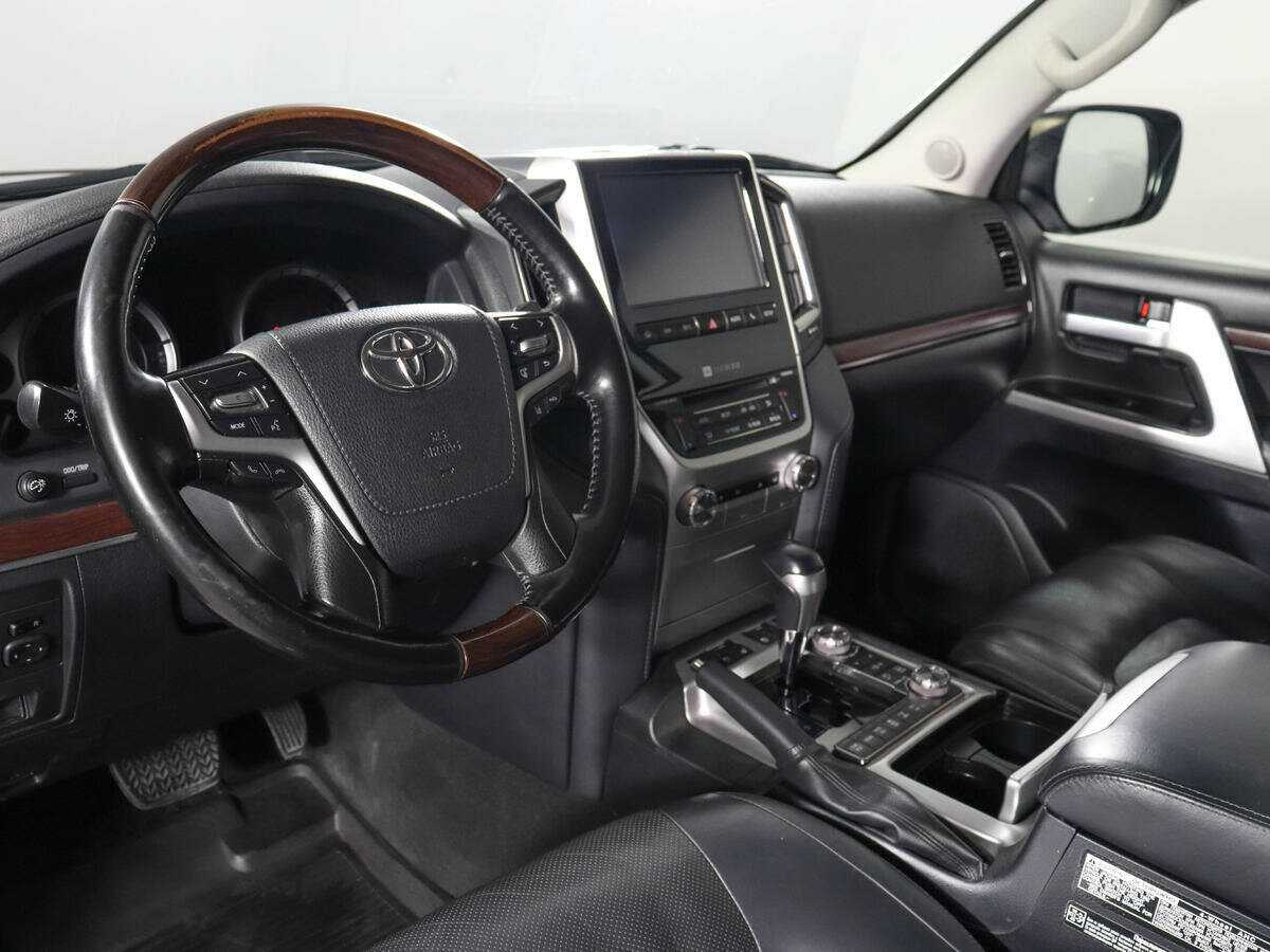 Купить Toyota Land Cruiser с пробегом. Фото: #11