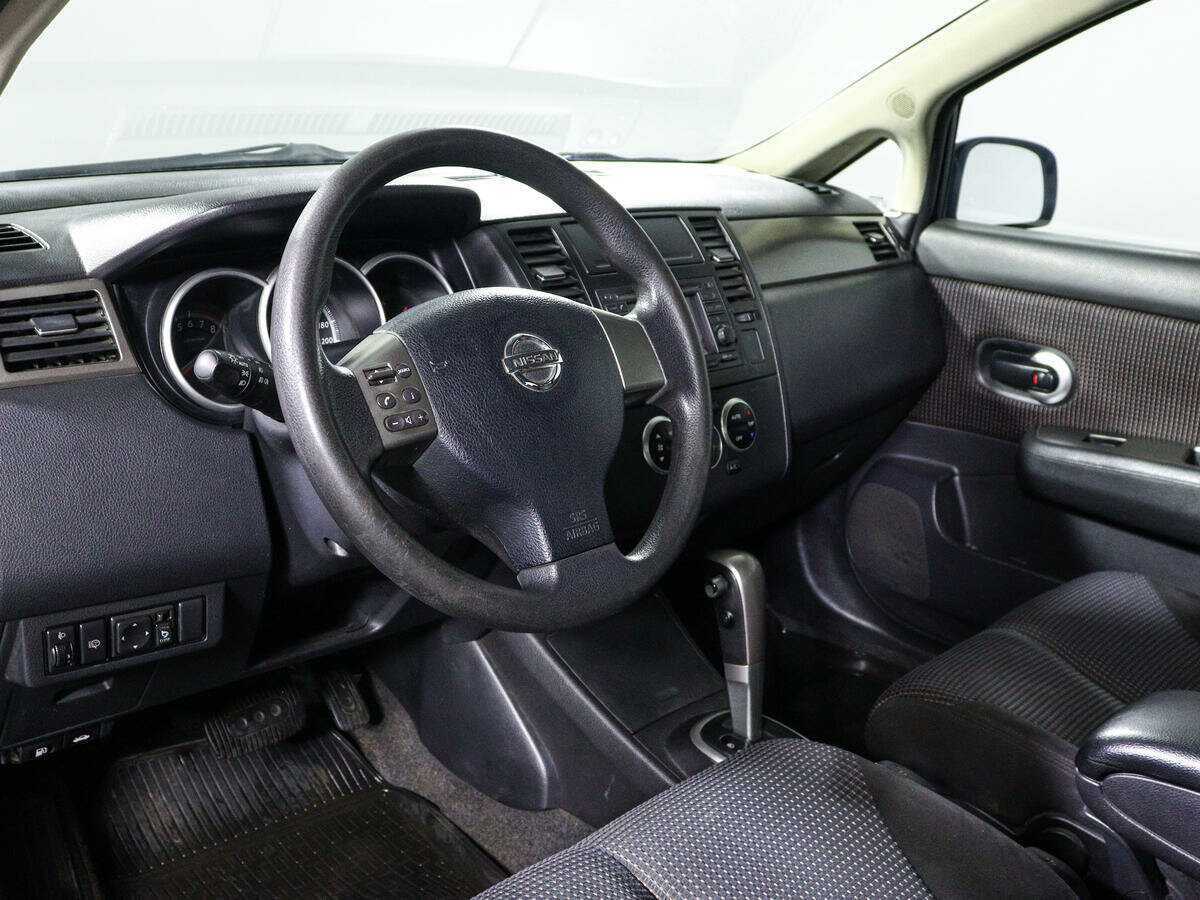 Купить Nissan Tiida с пробегом. Фото: #13
