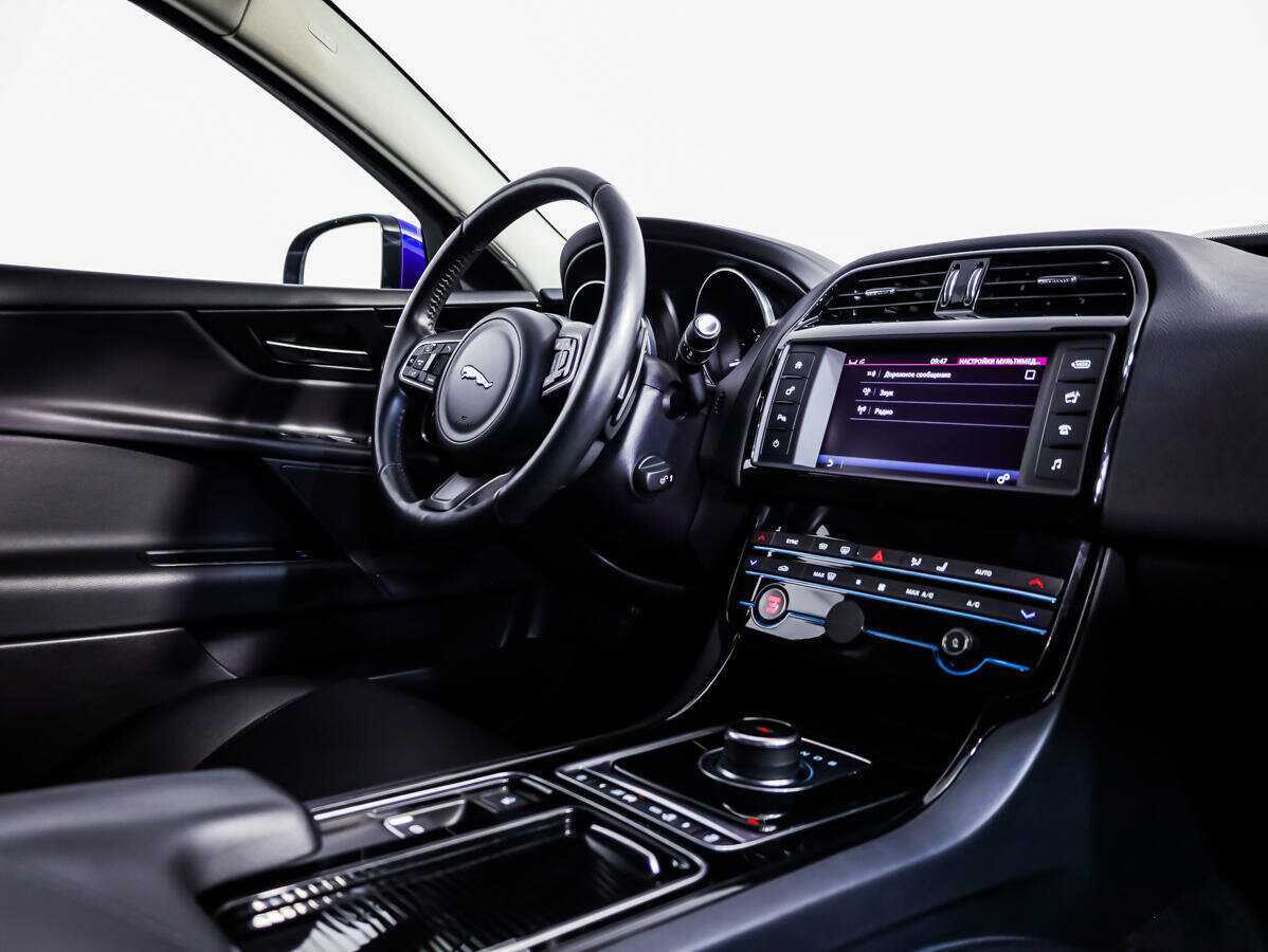 Купить Jaguar XE с пробегом. Фото: #7