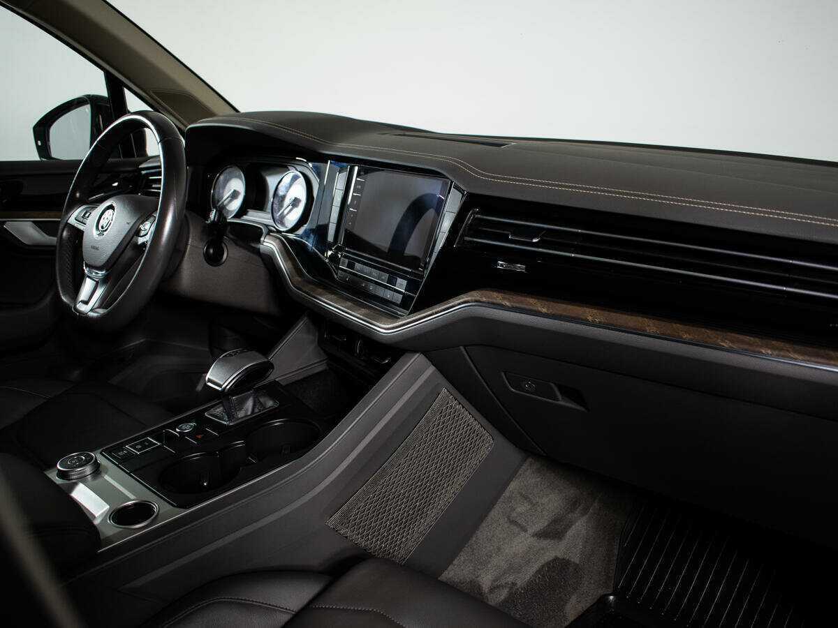 Купить Volkswagen Touareg с пробегом. Фото: #8