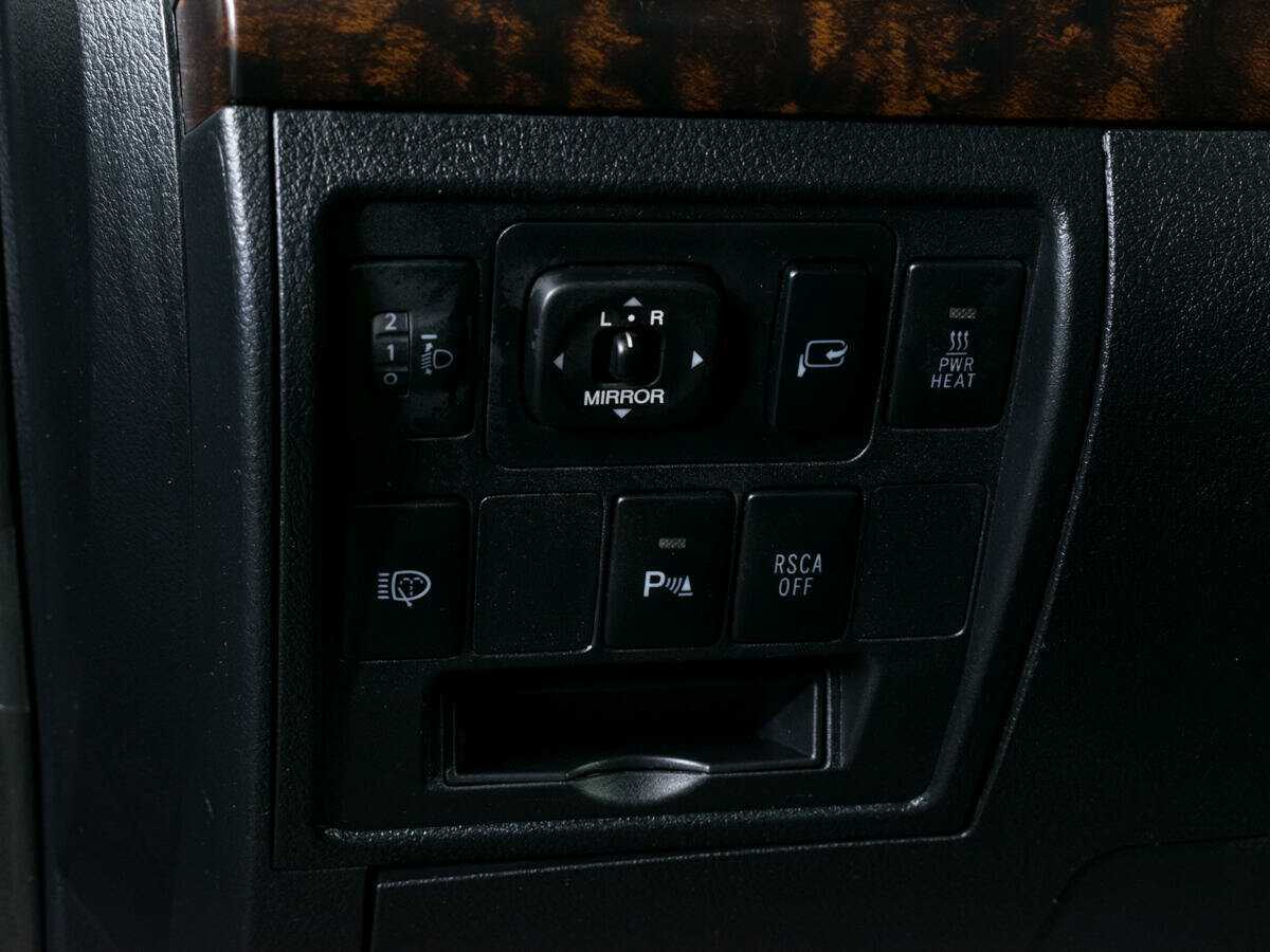 Купить Toyota Land Cruiser с пробегом. Фото: #19