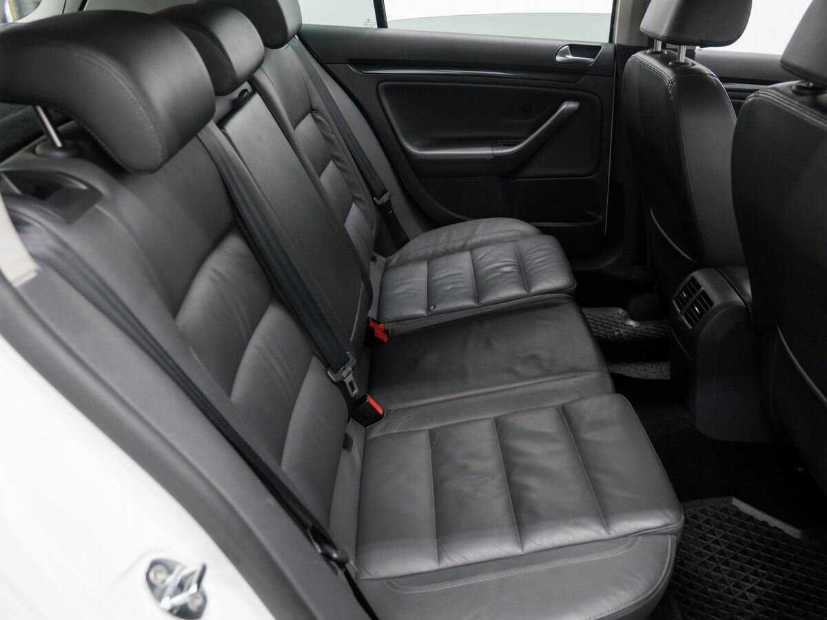 Купить Volkswagen Golf с пробегом. Фото: #8