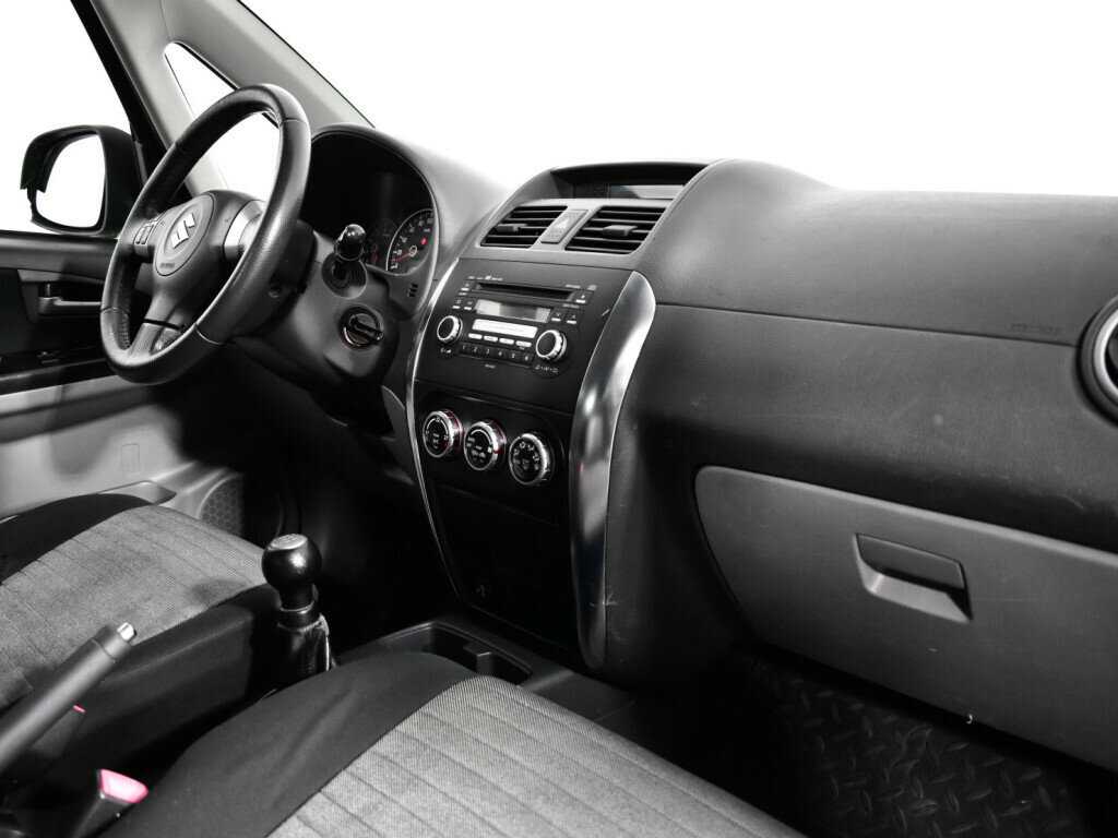 Купить Suzuki SX4 с пробегом. Фото: #8