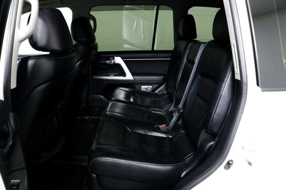 Купить Toyota Land Cruiser с пробегом. Фото: #11