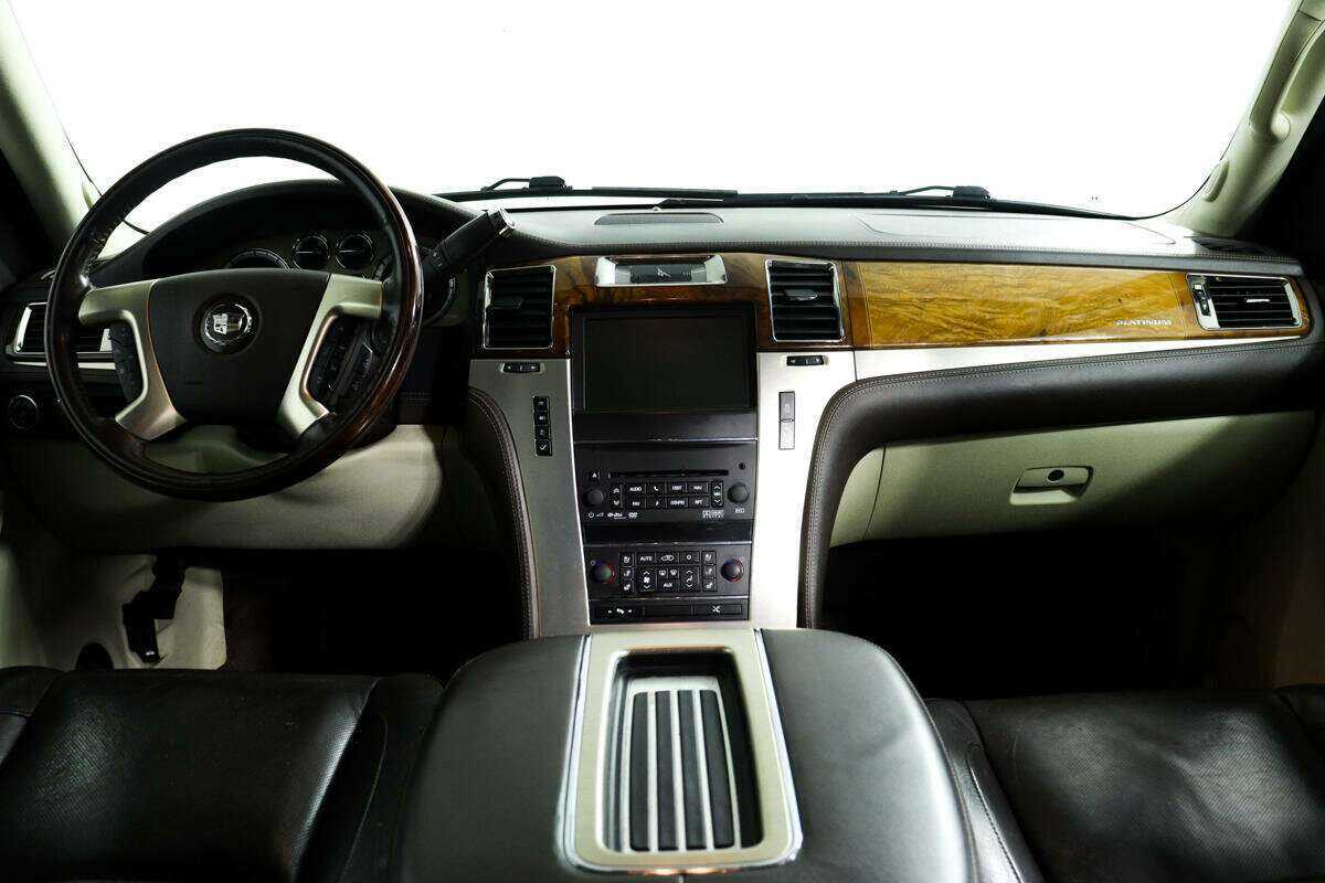 Купить Cadillac Escalade с пробегом. Фото: #9