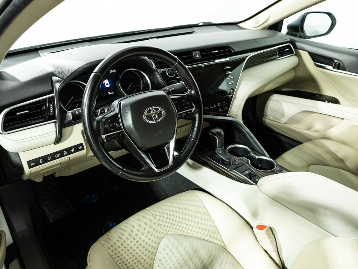 Купить Toyota Camry с пробегом. Фото: #8