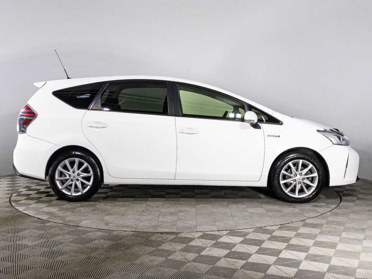 Купить Toyota Prius v (+) с пробегом. Фото: #3