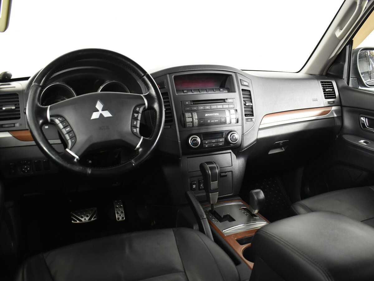 Купить Mitsubishi Pajero с пробегом. Фото: #10