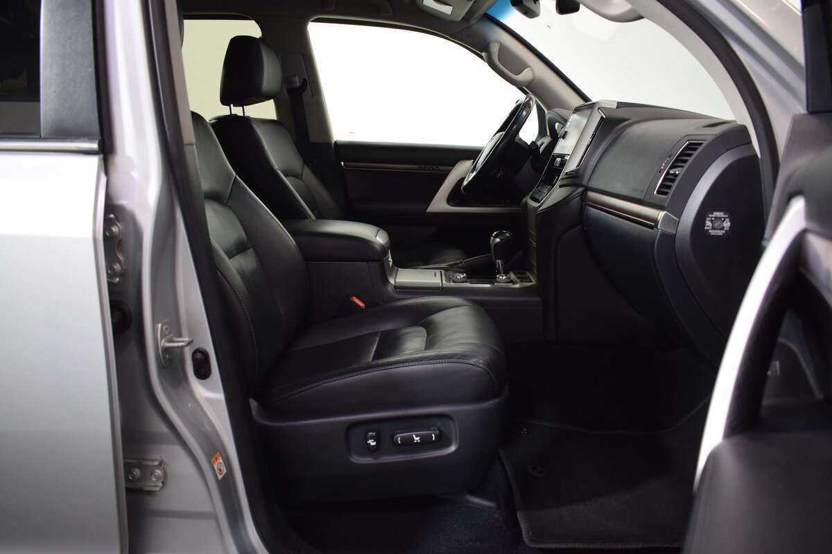 Купить Toyota Land Cruiser с пробегом. Фото: #11