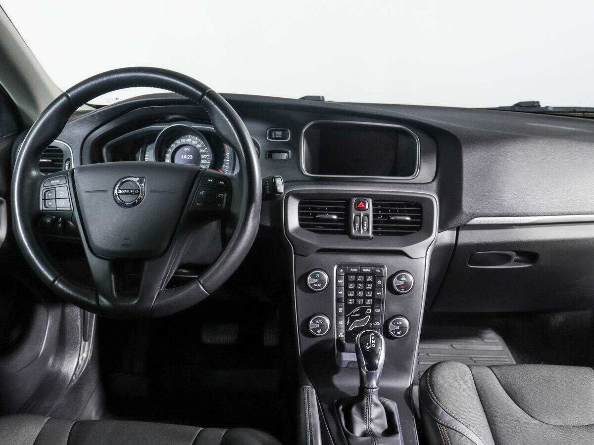 Купить Volvo V40 Cross Country с пробегом. Фото: #8