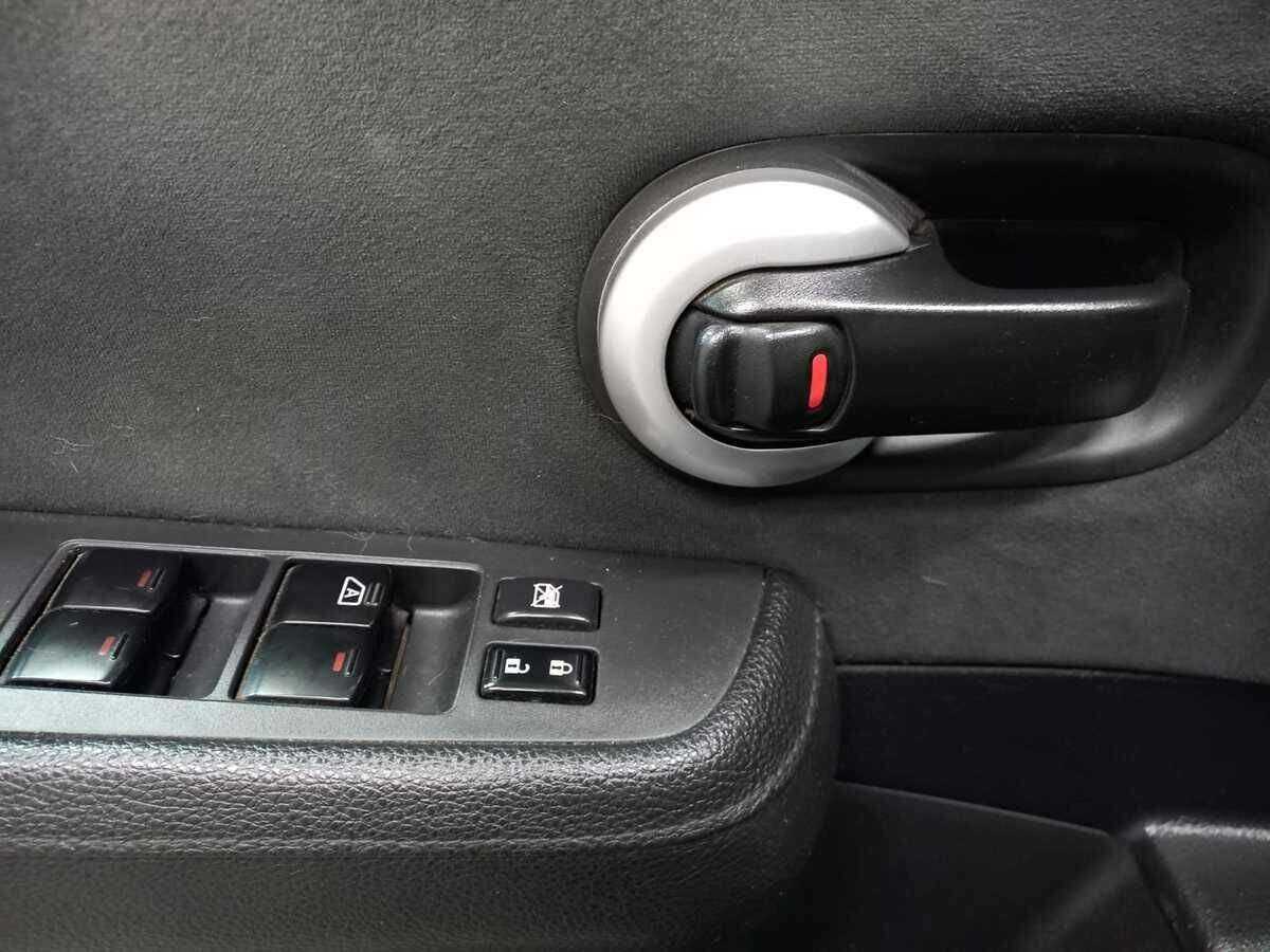 Купить Nissan Tiida с пробегом. Фото: #14