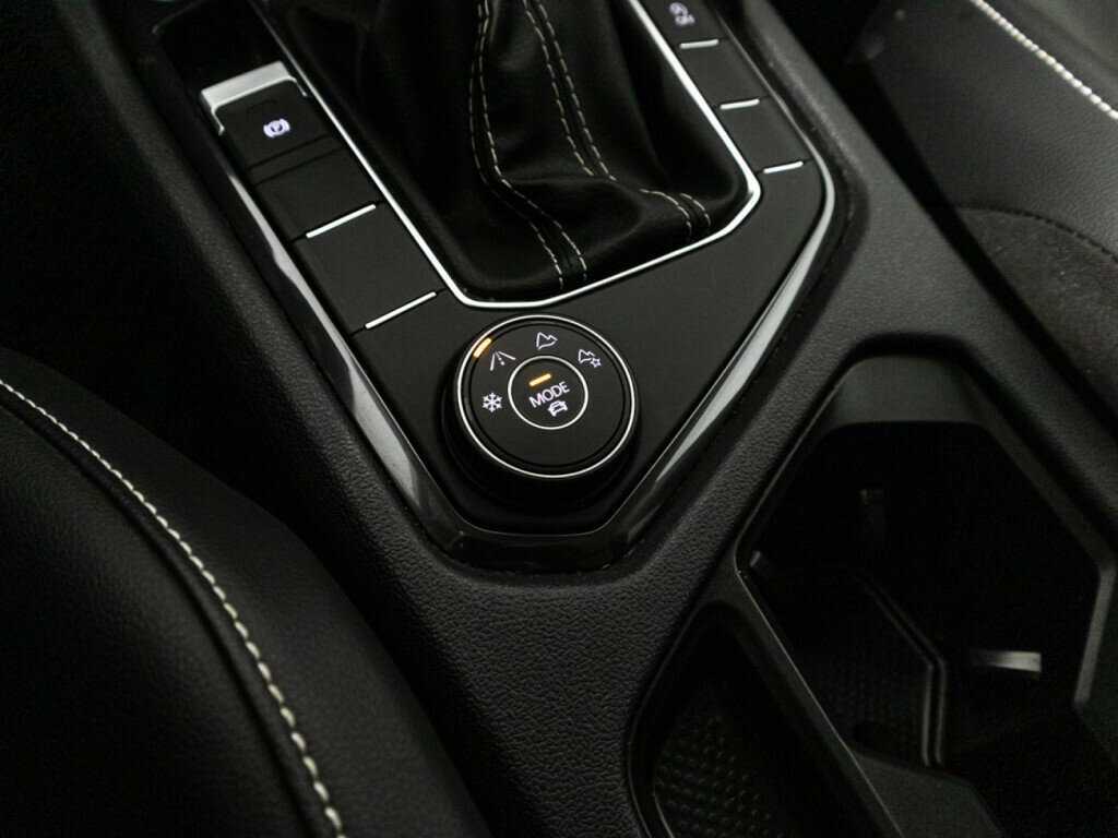 Купить Volkswagen Tiguan с пробегом. Фото: #19