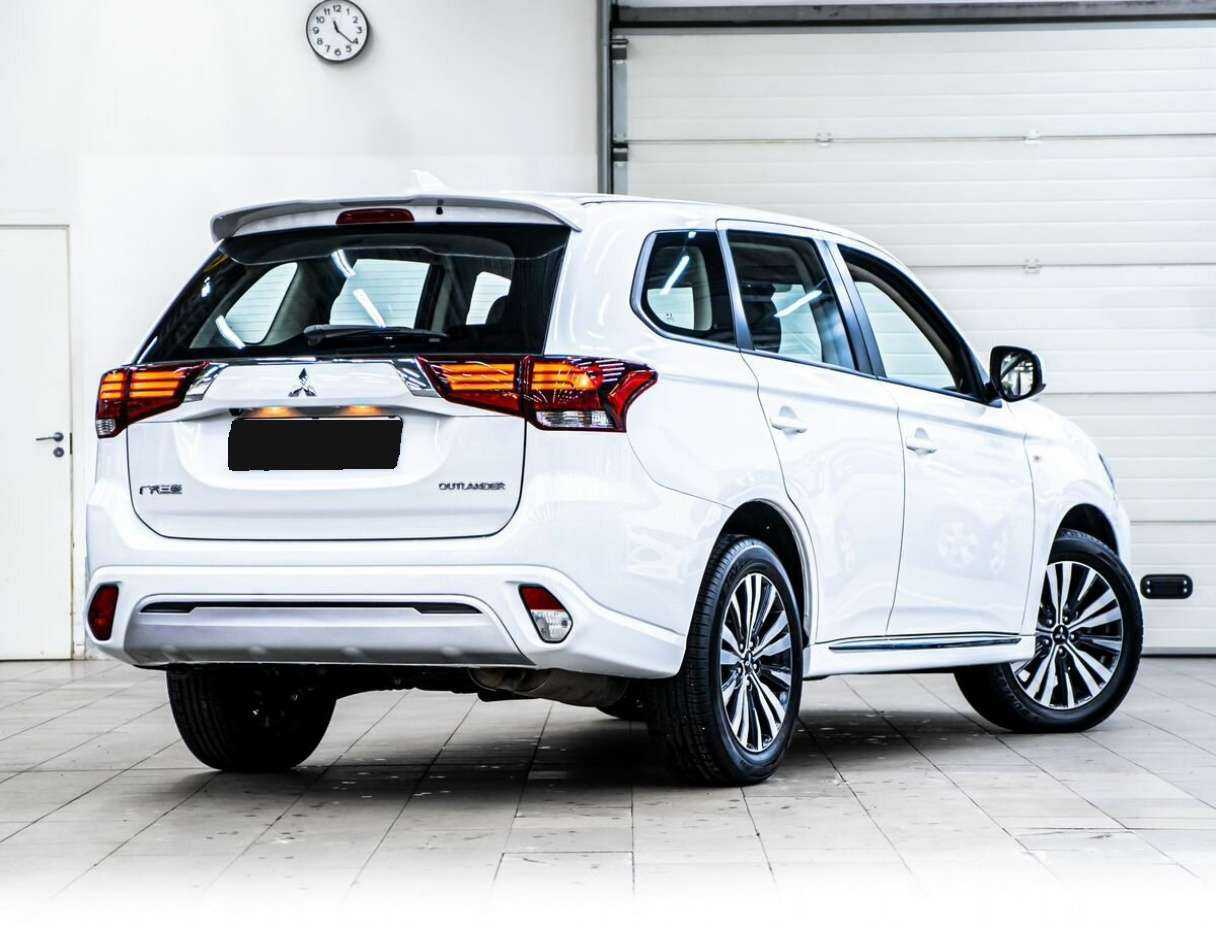 Купить Mitsubishi Outlander с пробегом. Фото: #2