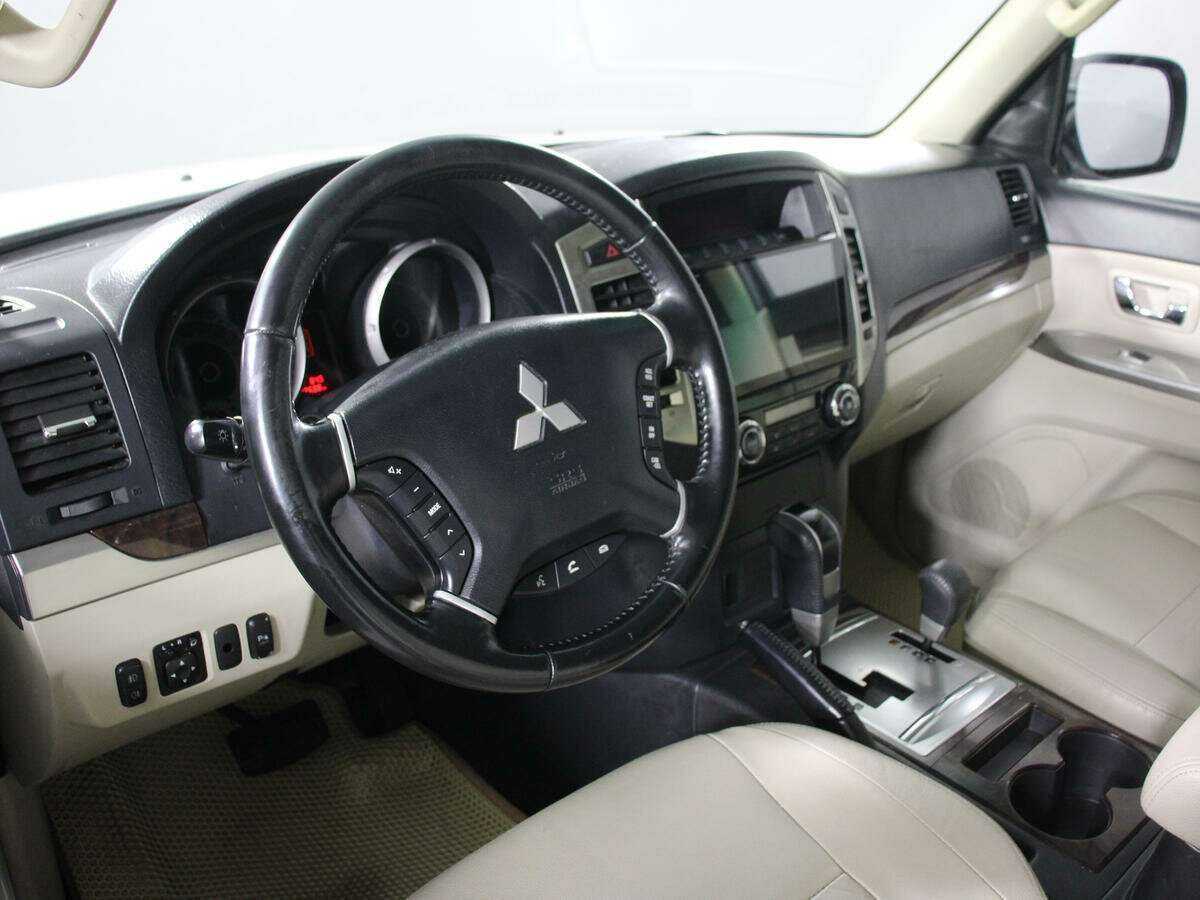 Купить Mitsubishi Pajero с пробегом. Фото: #13