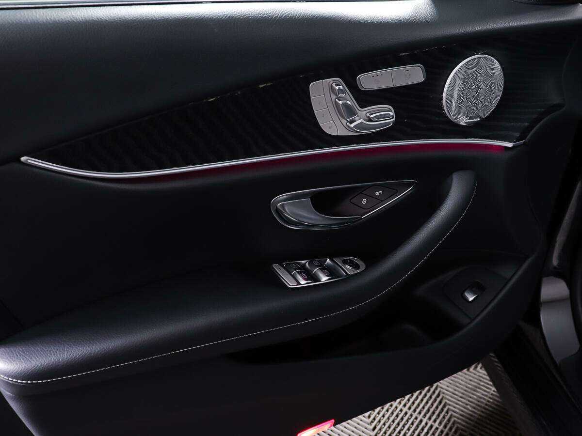 Купить Mercedes-Benz E-Класс с пробегом. Фото: #16