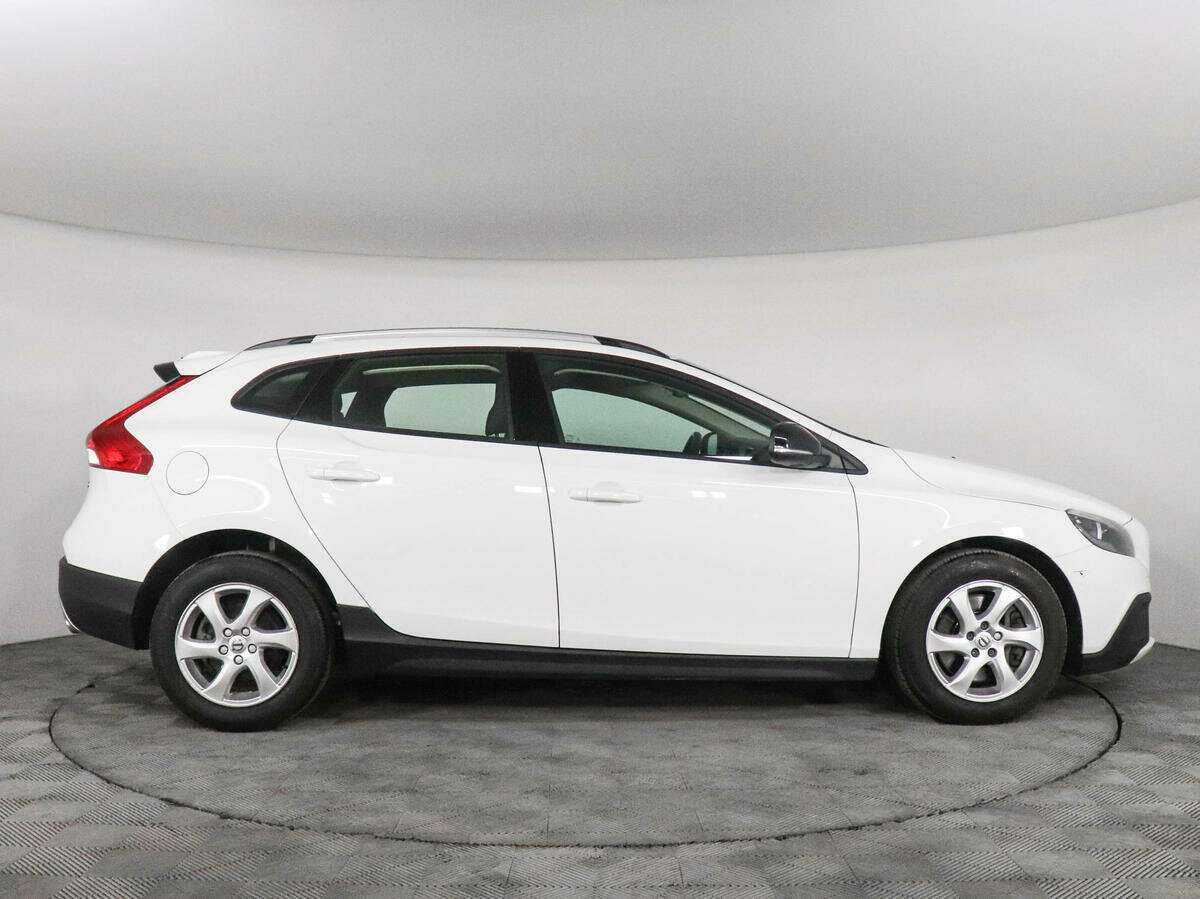 Купить Volvo V40 Cross Country с пробегом. Фото: #3