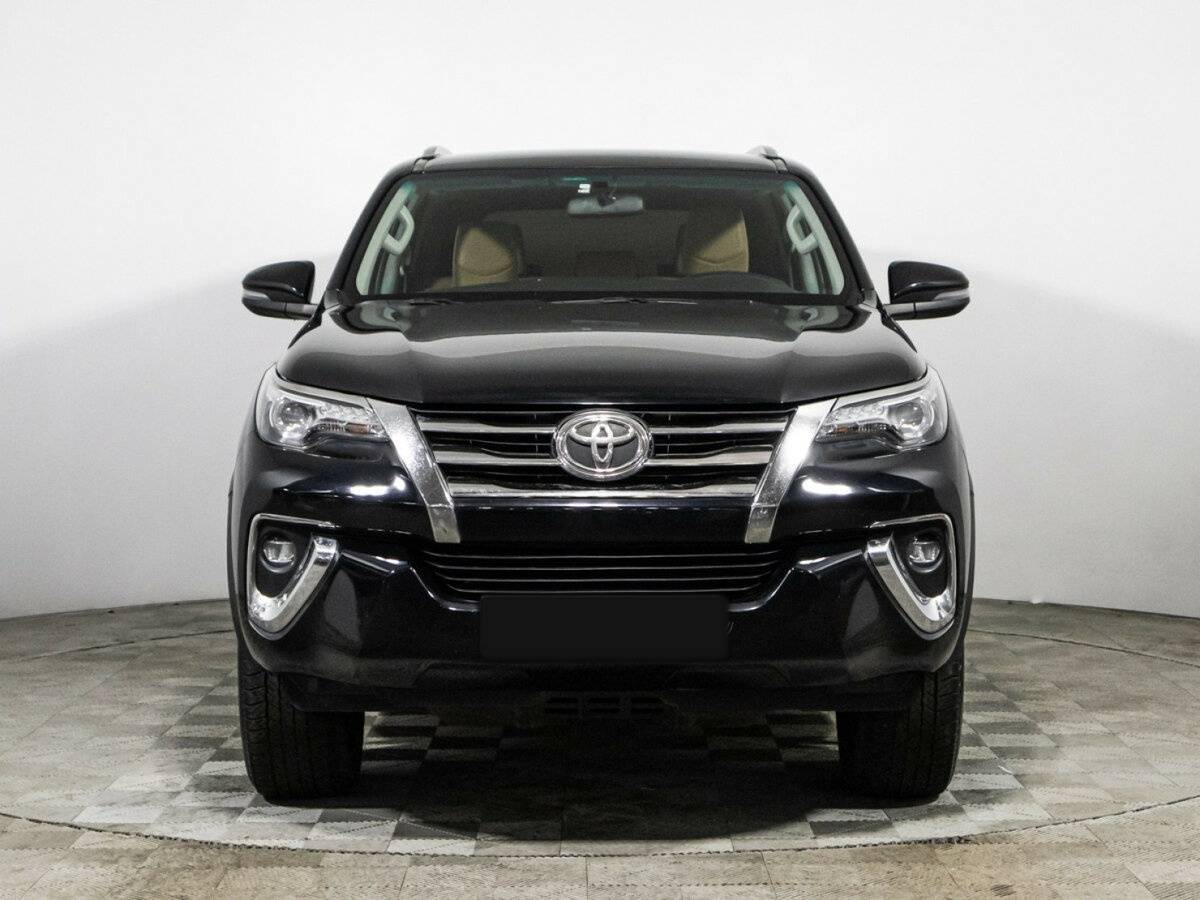 Купить Toyota Fortuner с пробегом. Фото: #1