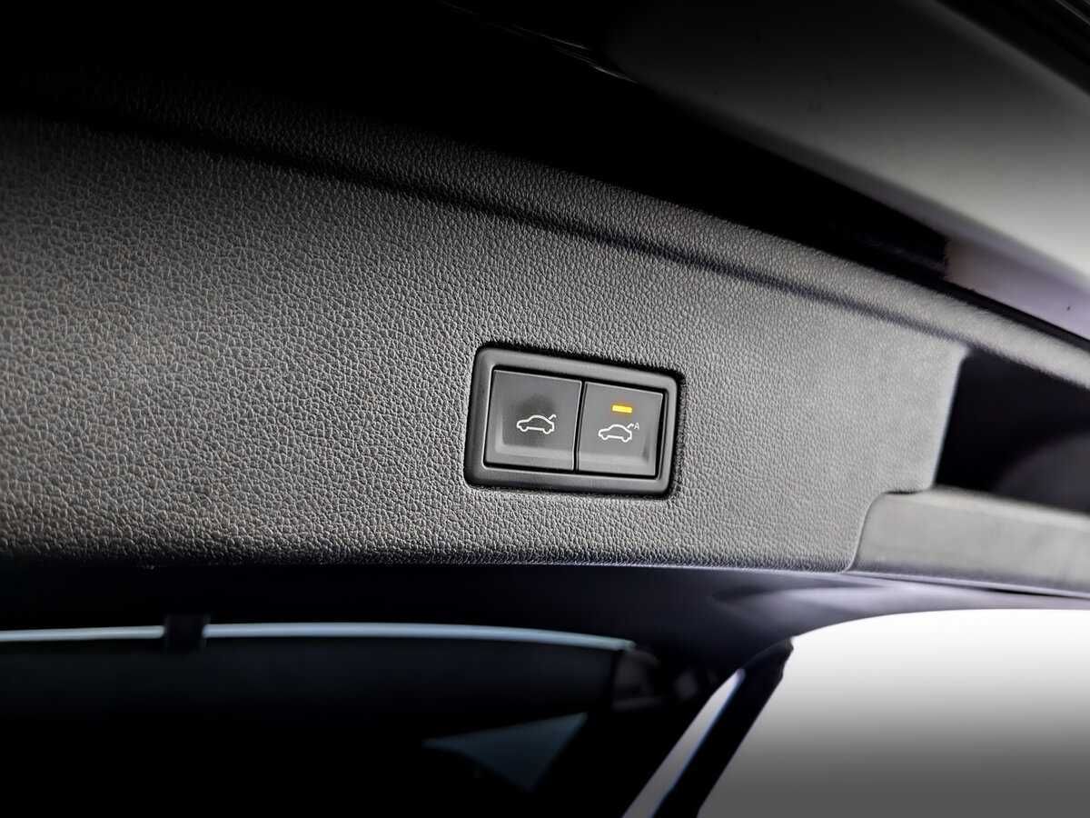 Купить Volkswagen Touareg с пробегом. Фото: #22