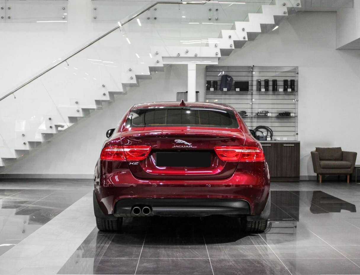 Купить Jaguar XE с пробегом. Фото: #5