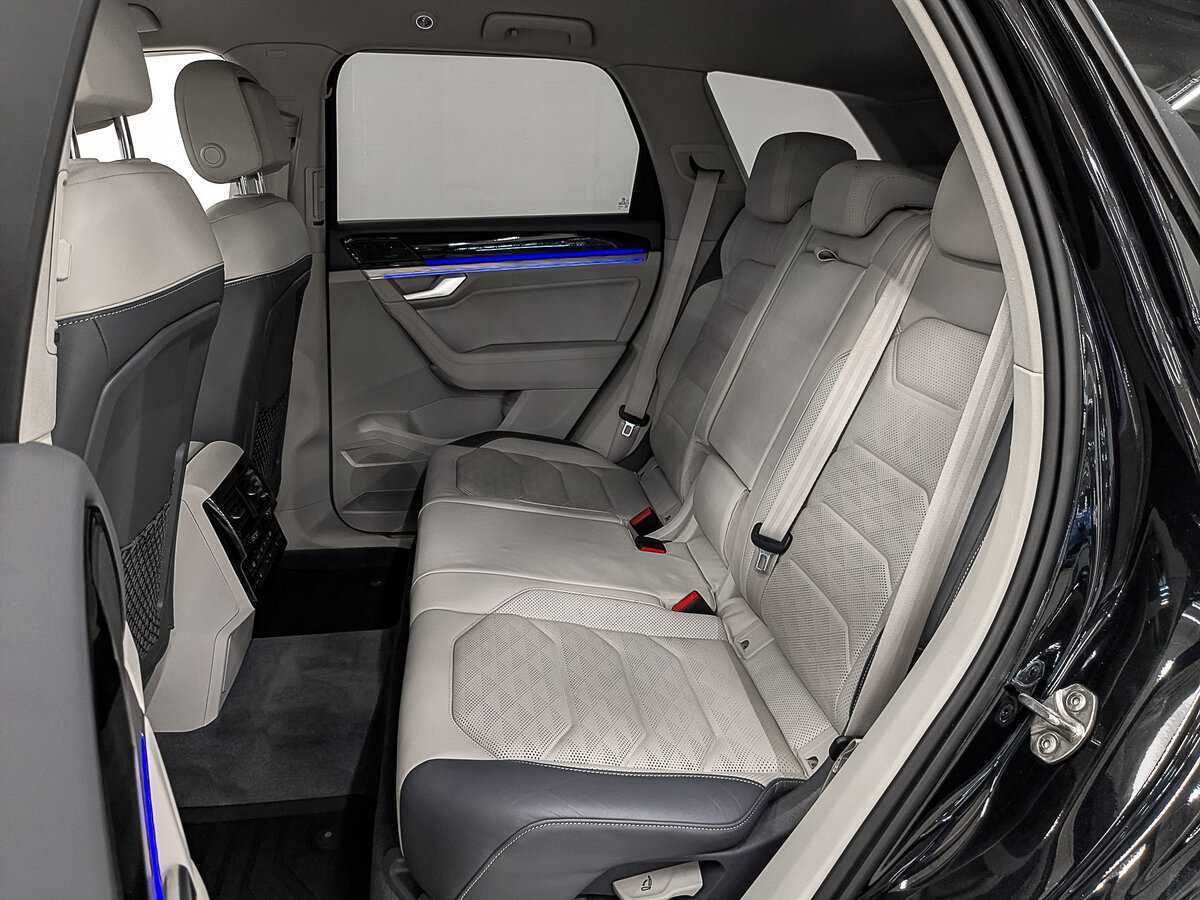 Купить Volkswagen Touareg с пробегом. Фото: #17