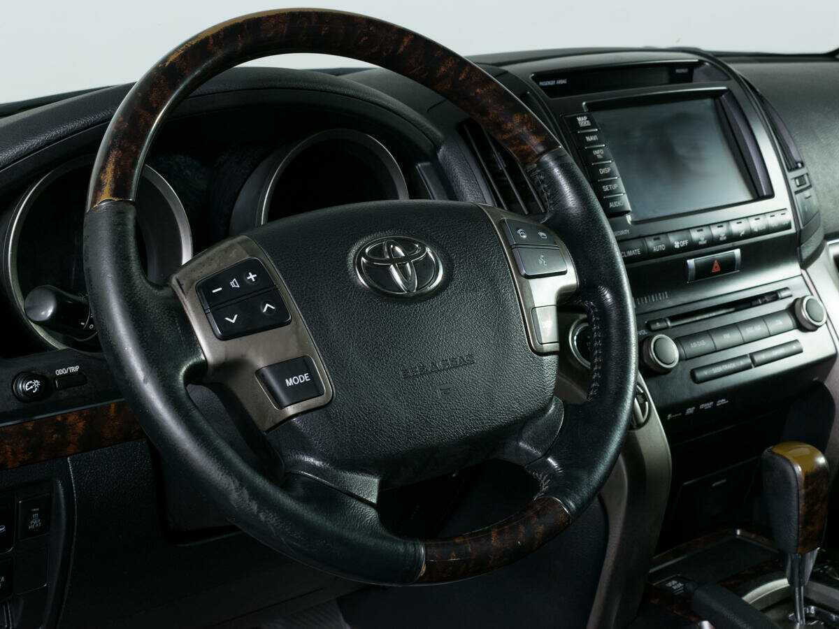 Купить Toyota Land Cruiser с пробегом. Фото: #15