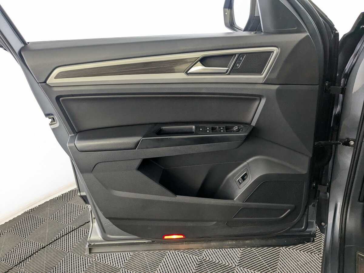 Купить Volkswagen Teramont с пробегом. Фото: #15