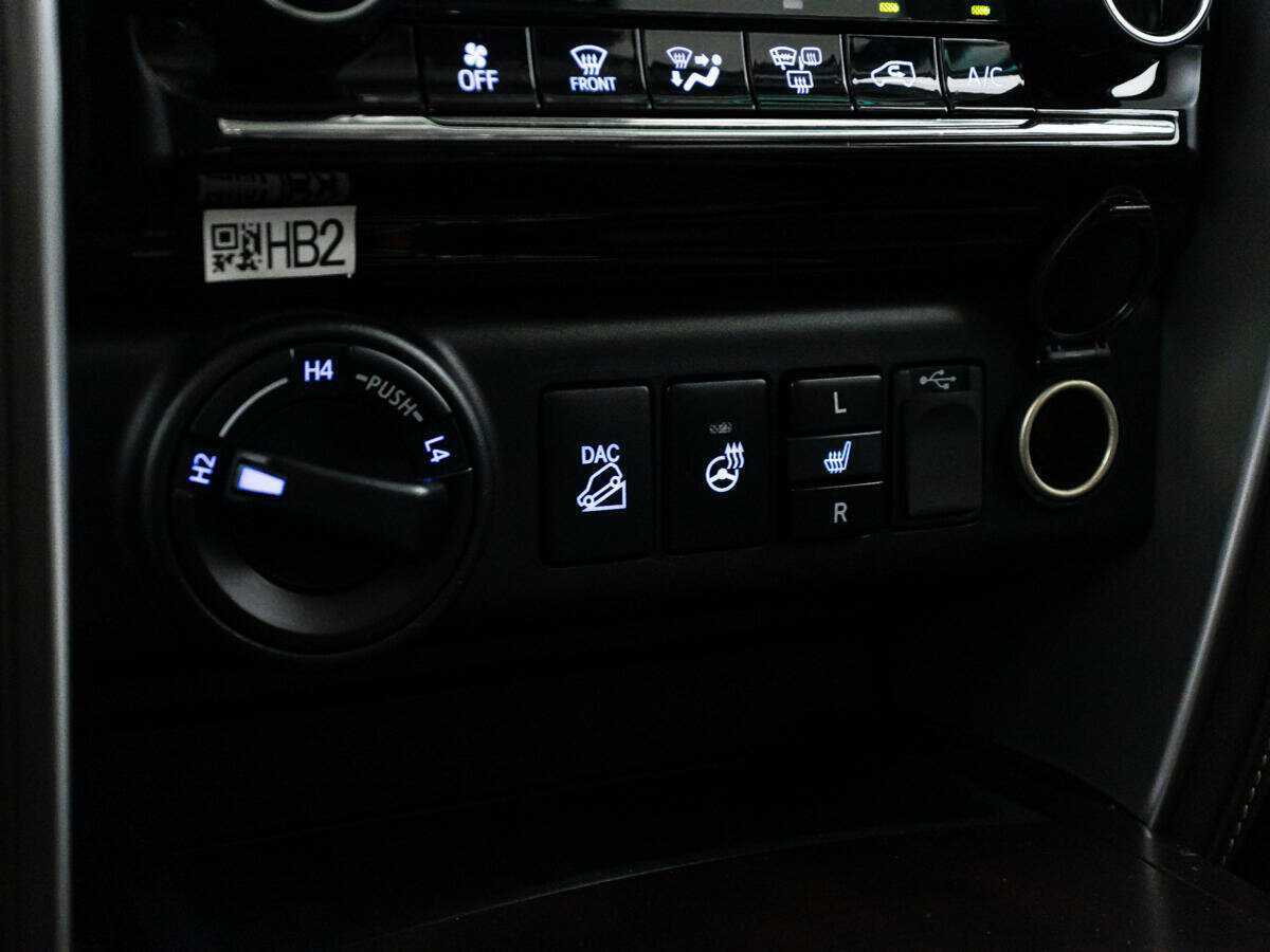 Купить Toyota Fortuner с пробегом. Фото: #17