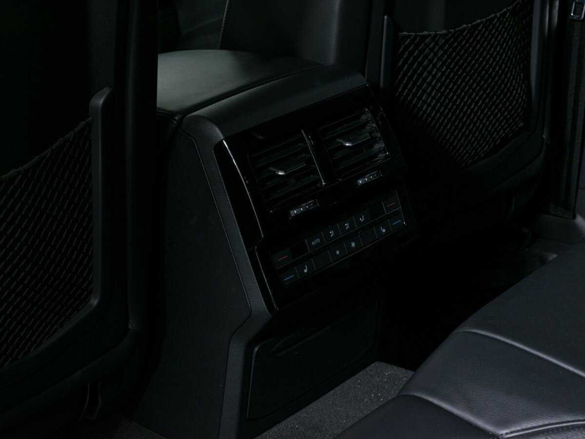 Купить Volkswagen Touareg с пробегом. Фото: #20