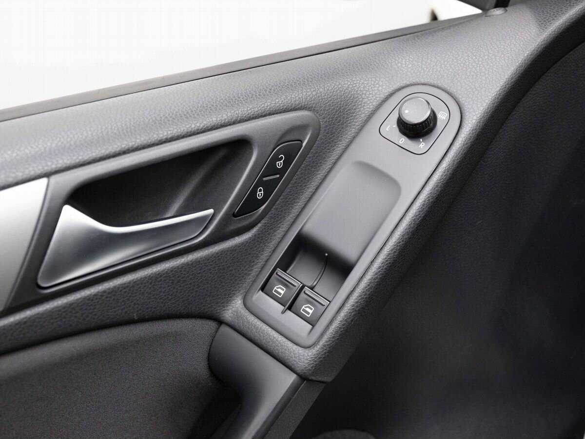 Купить Volkswagen Golf с пробегом. Фото: #19