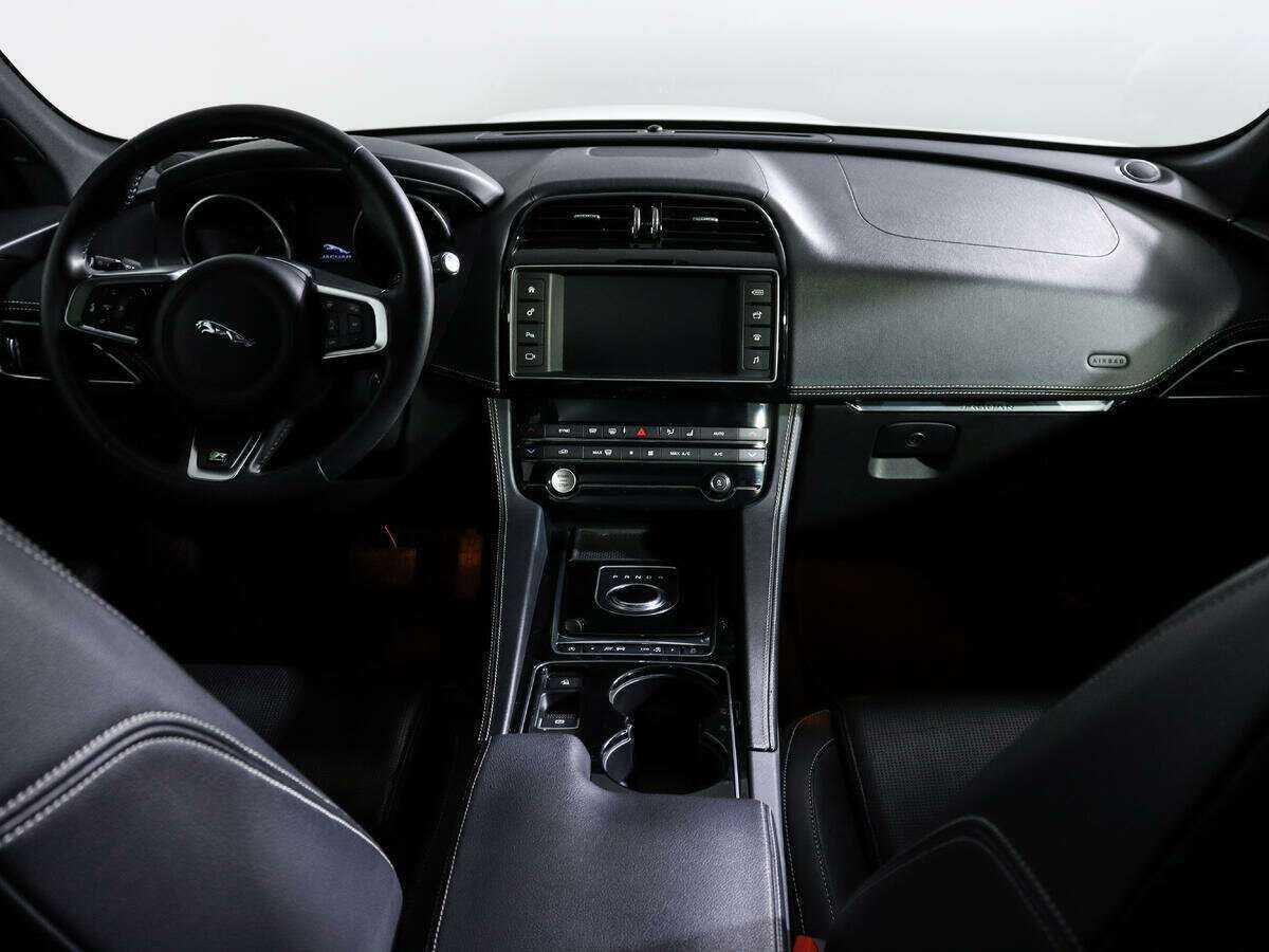Купить Jaguar F-Pace с пробегом. Фото: #11