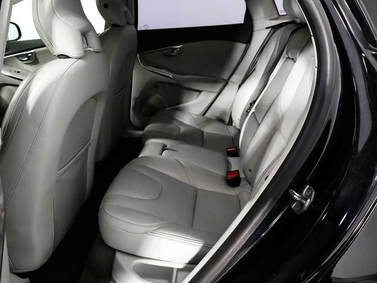 Купить Volvo V40 Cross Country с пробегом. Фото: #9