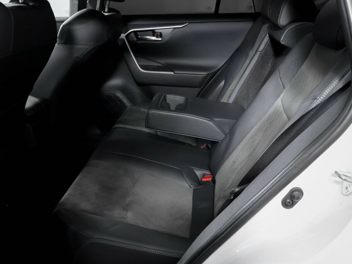 Купить Toyota RAV4 с пробегом. Фото: #9
