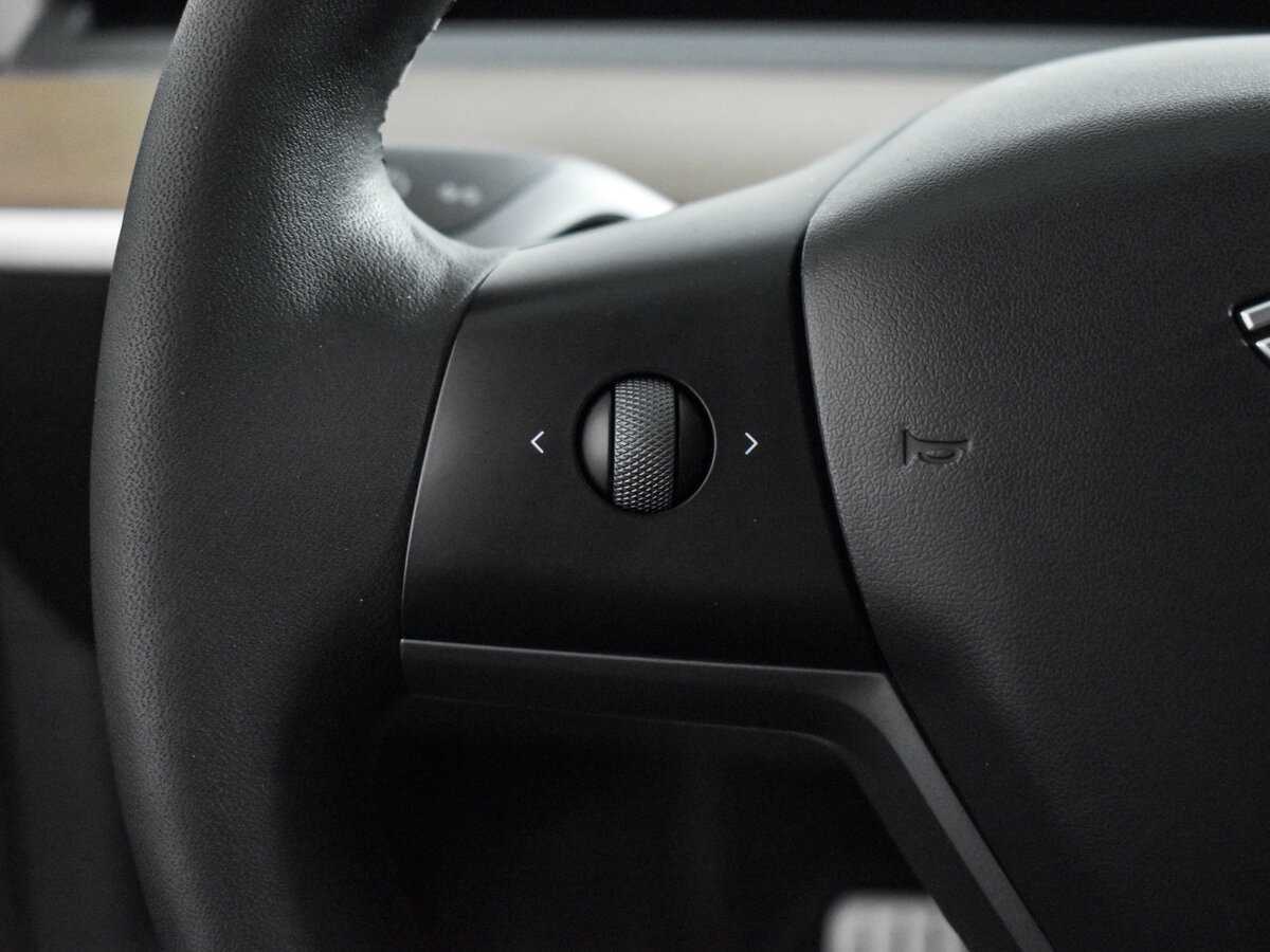 Купить Tesla Model 3 с пробегом. Фото: #19