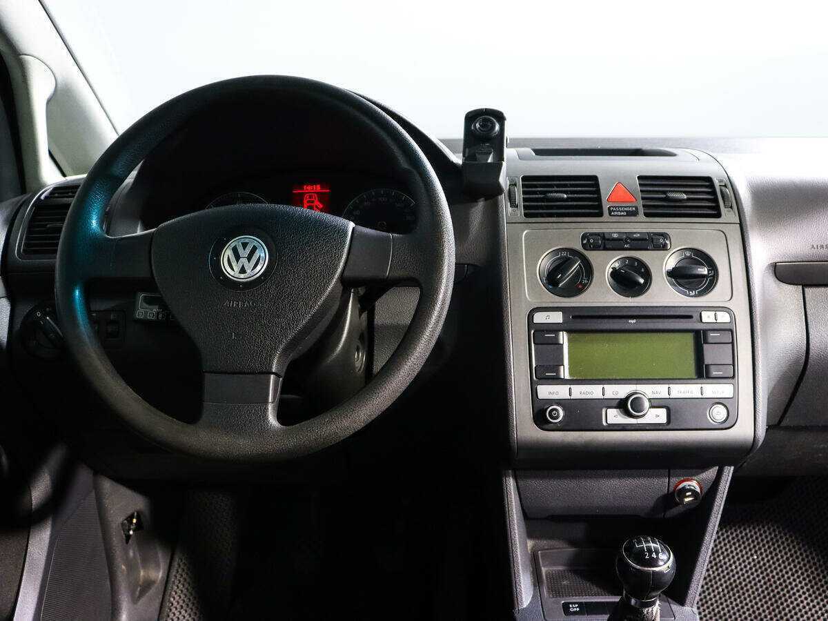 Купить Volkswagen Touran с пробегом. Фото: #11