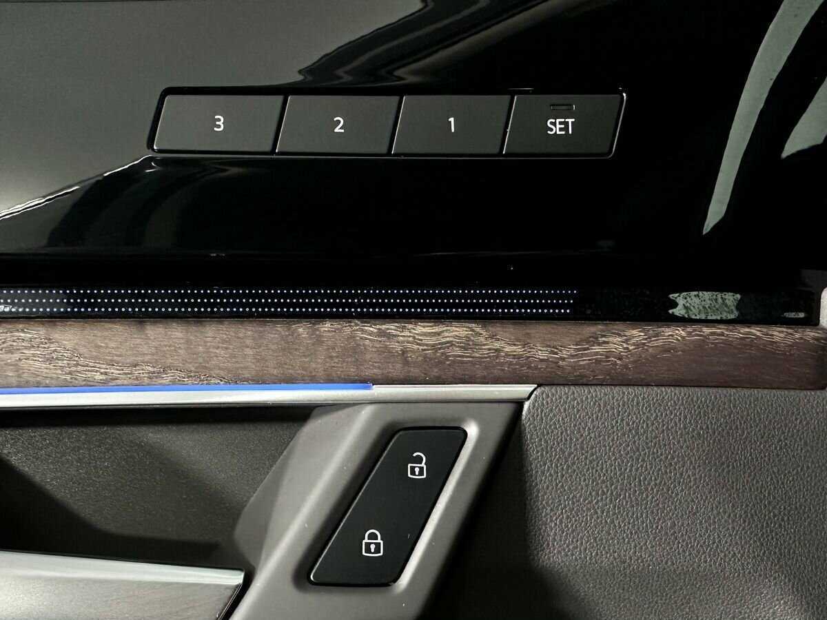 Купить Volkswagen Touareg с пробегом. Фото: #14