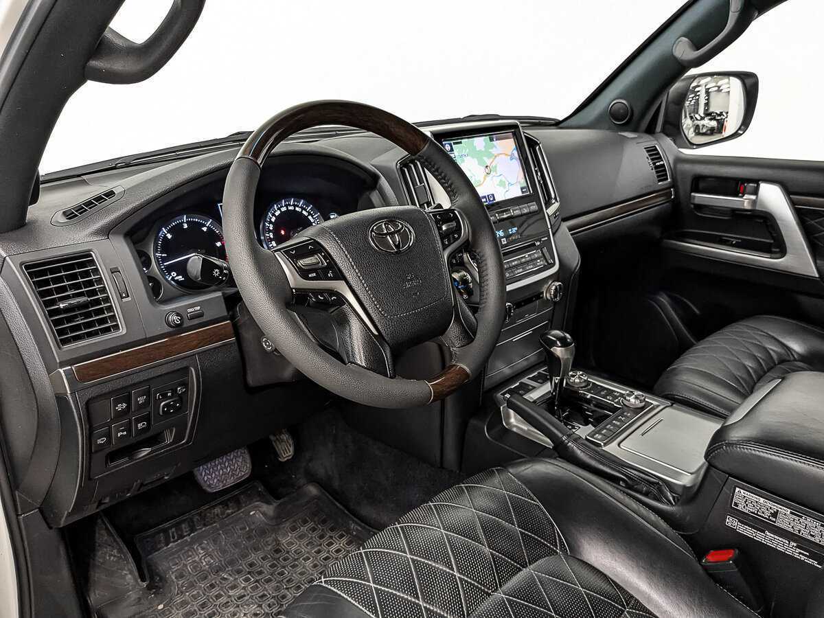 Купить Toyota Land Cruiser с пробегом. Фото: #11