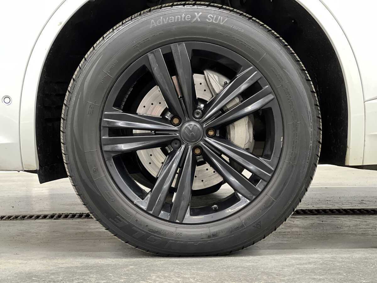 Купить Volkswagen Touareg с пробегом. Фото: #17