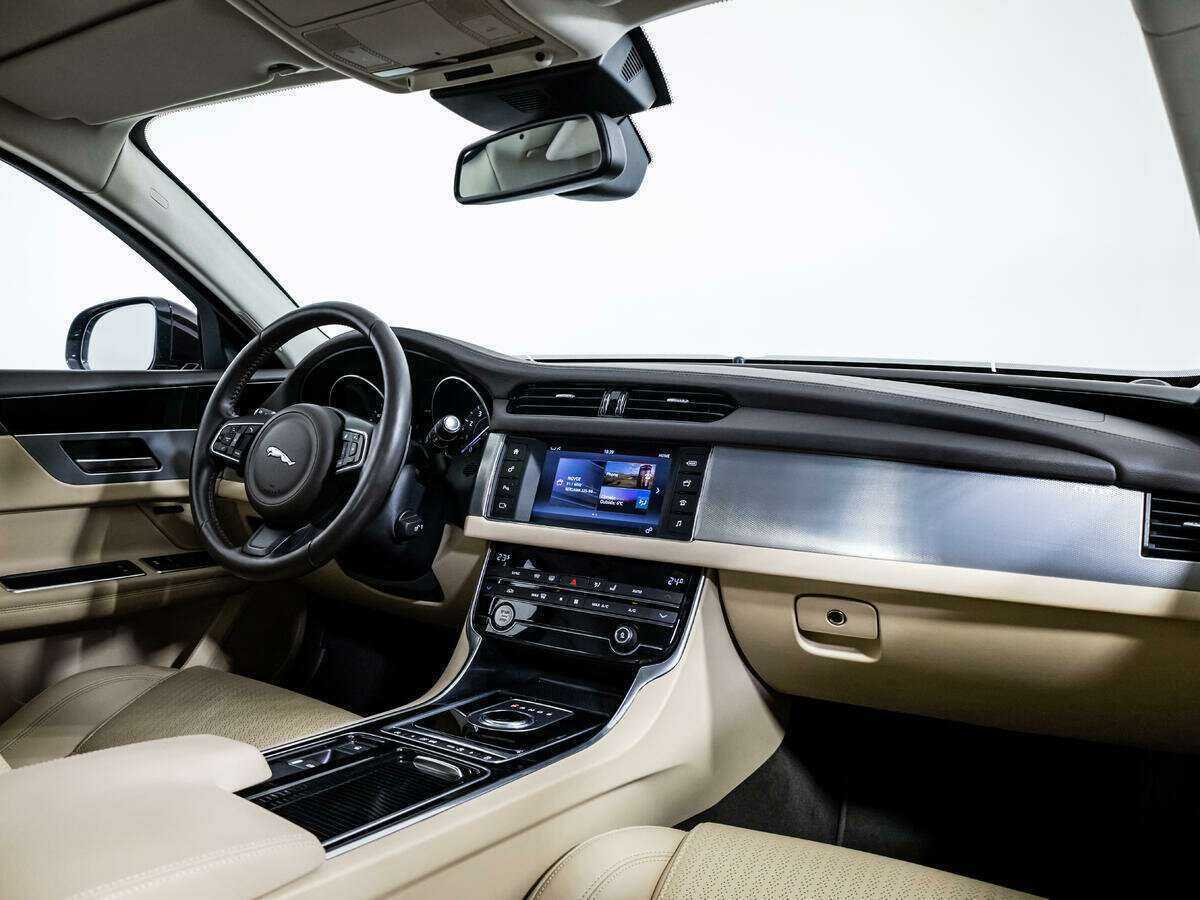 Купить Jaguar XF с пробегом. Фото: #8