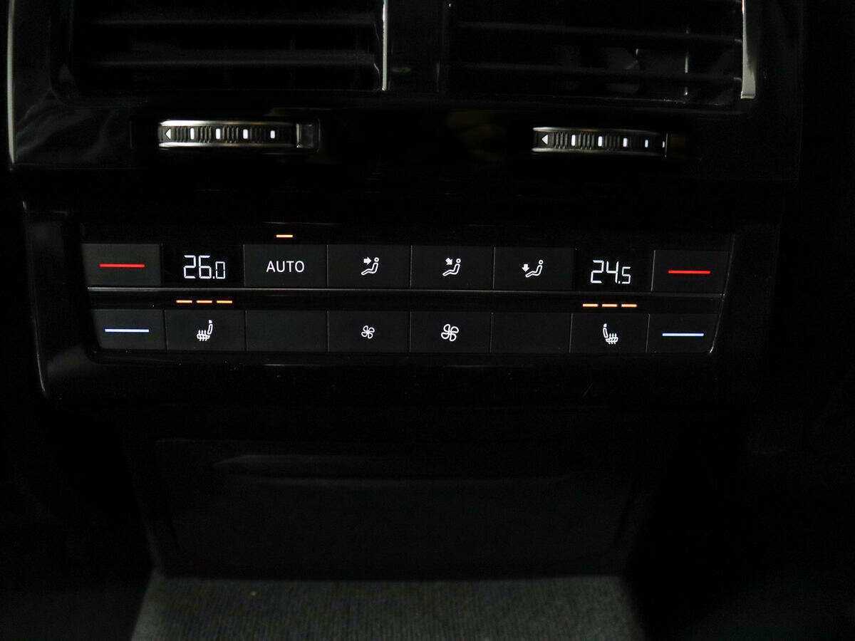 Купить Volkswagen Touareg с пробегом. Фото: #15
