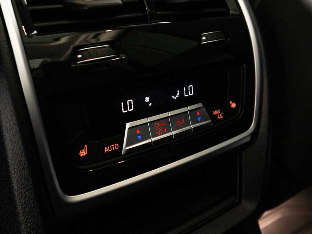 Купить BMW X7 с пробегом. Фото: #28