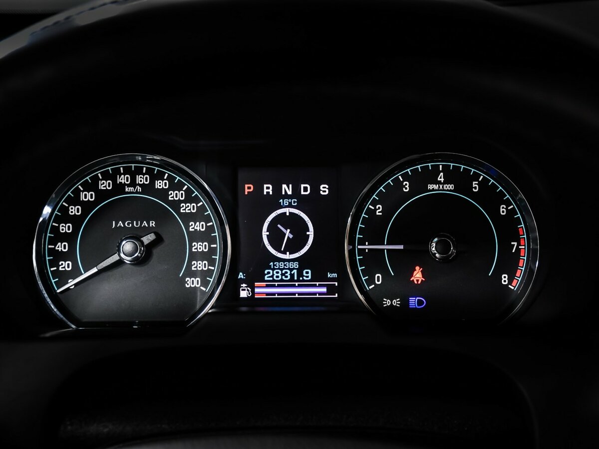 Купить Jaguar XF с пробегом. Фото: #9