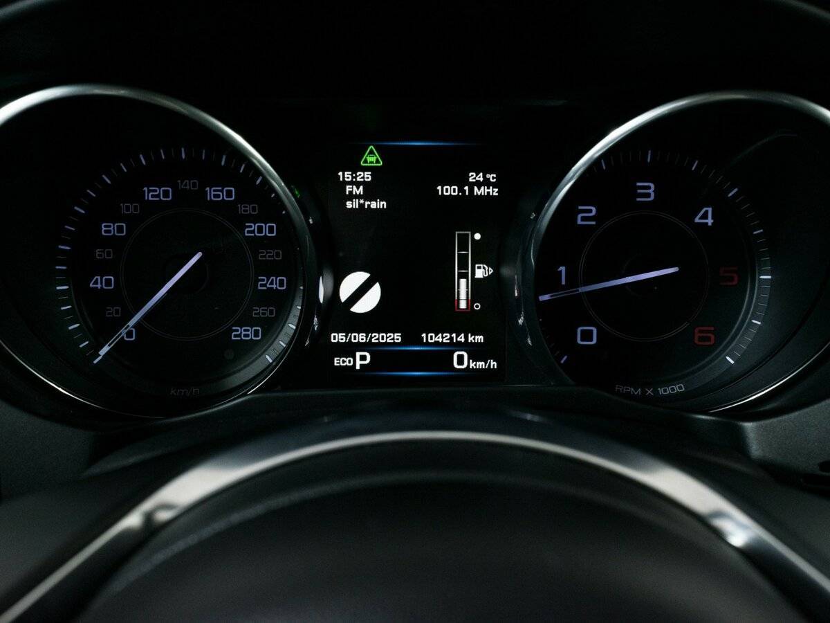 Купить Jaguar XE с пробегом. Фото: #13