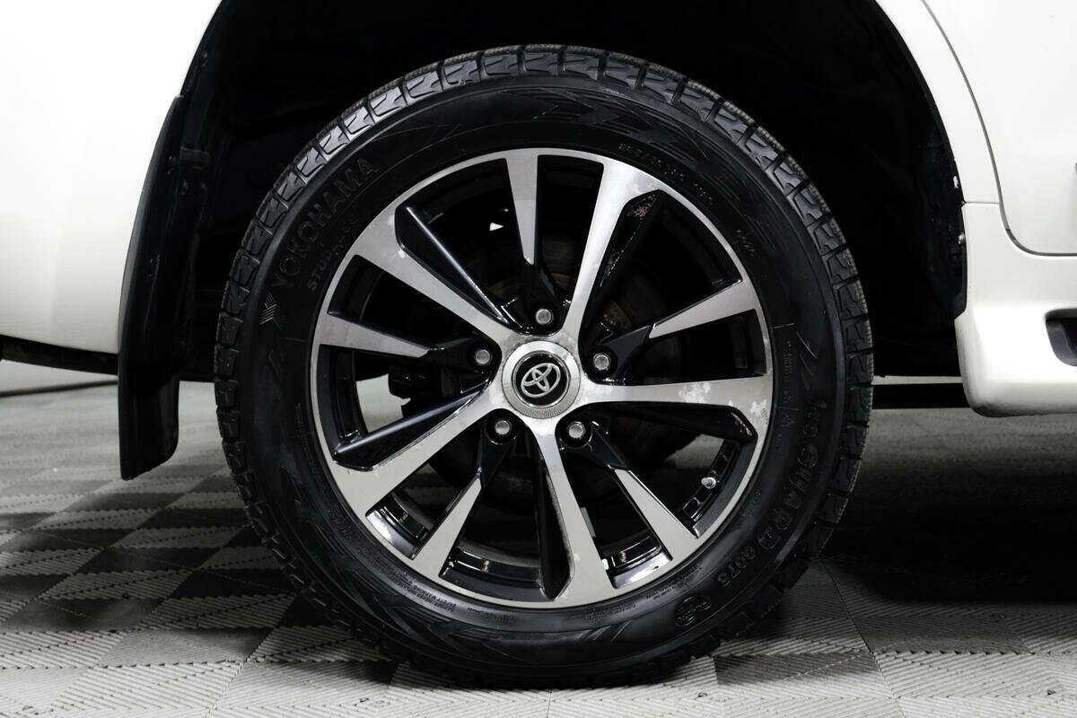 Купить Toyota Land Cruiser с пробегом. Фото: #13
